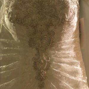Size 8 limited edition Davids Bridal wedding dress