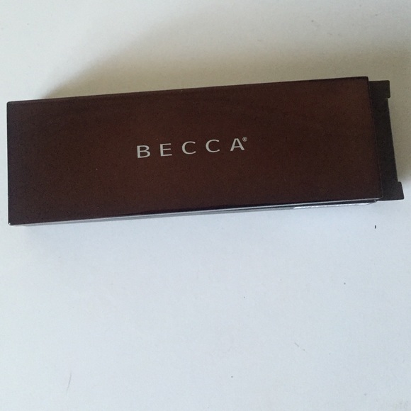 Becca ombré rouge eye