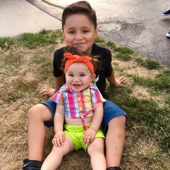 Meet your Posher, Dunia - Picture 1 of 1