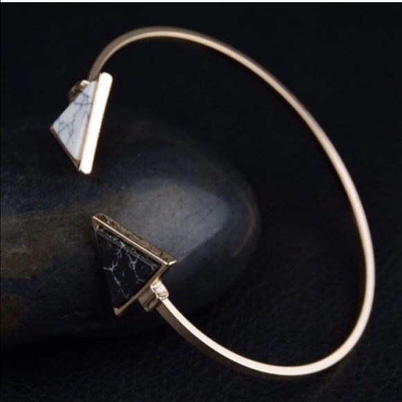 Beautiful Bracelet (nwt) - Picture 2 of 2