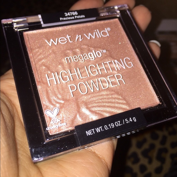 Wet n Wild Highlighter in Precious Petals