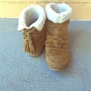 Winter, moccasin style boots from Bakers! Size 5.5