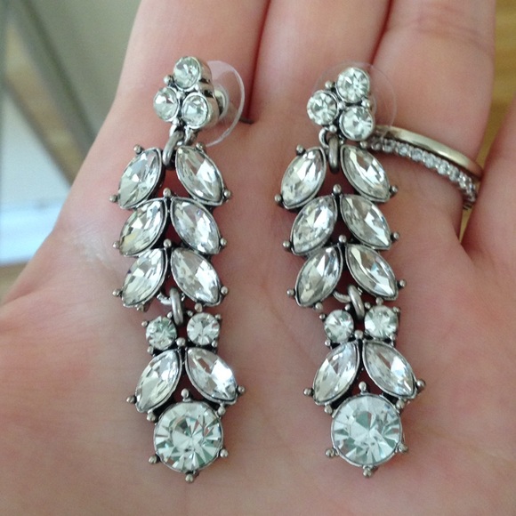 ❣LAST❣ Gorgeous Crystal Drop Stud Earrings - Picture 2 of 3