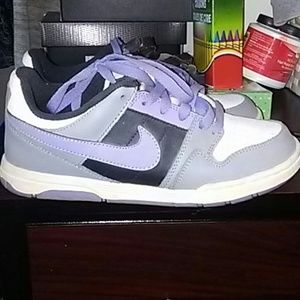 Ladies nikes