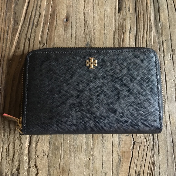 100% Authentic Tory Burch Wristlet