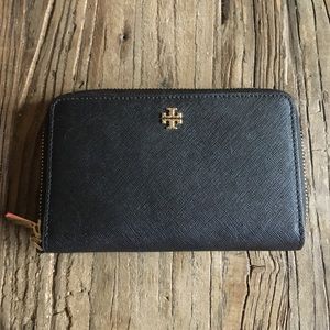 100% Authentic Tory Burch Wristlet