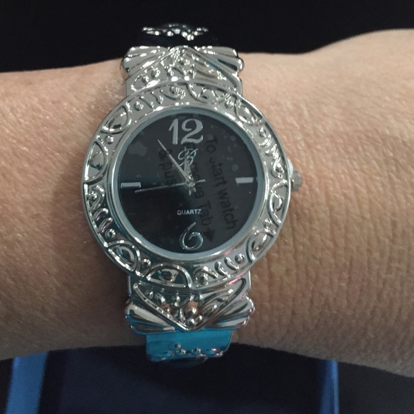 Silver Quartz Movement Watch - image 4