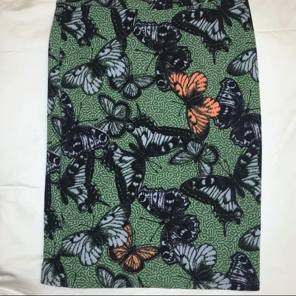BNWT LuLaRoe Cassie stretch pencil skirt