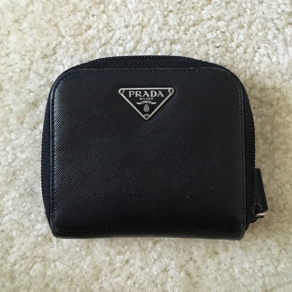 Small Prada saffiano wallet in great condition