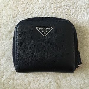 Small Prada saffiano wallet in great condition