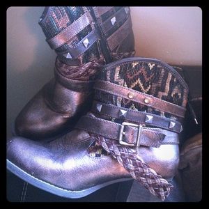 like new BKE tribal booties😜💖