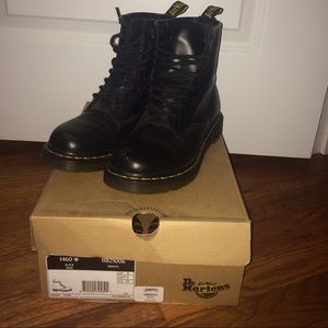 Doc martins matte women's 6 runs average/small