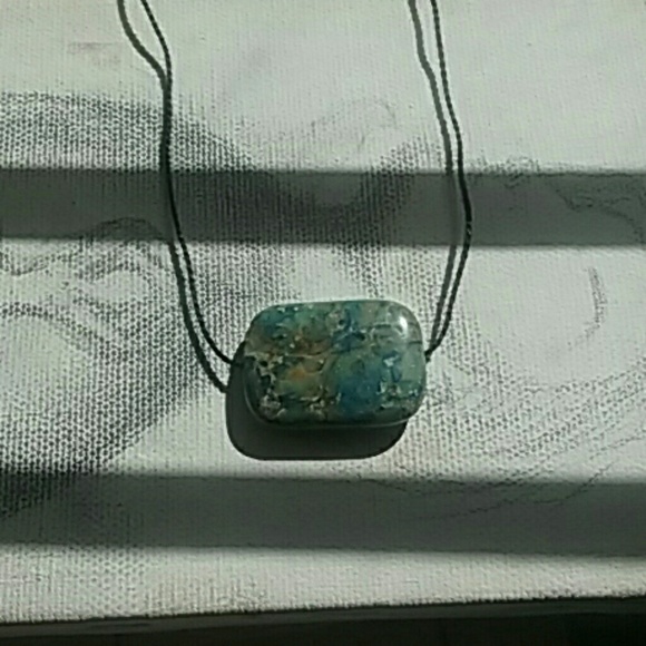 choker/mid length necklace