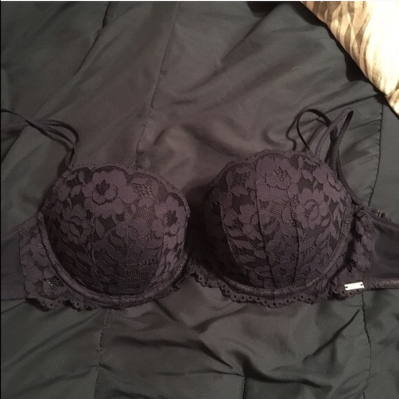NWOT VS bra bundle of 3