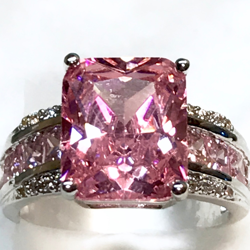Beautiful Pink and White Cz Alloy 💍