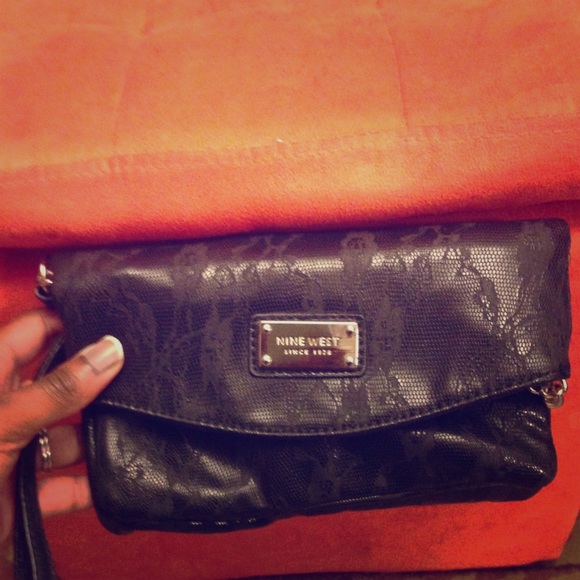 Nine West clutch with strap - Picture 2 of 4