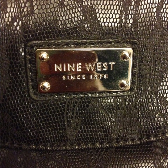 Nine West clutch with strap - Picture 3 of 4