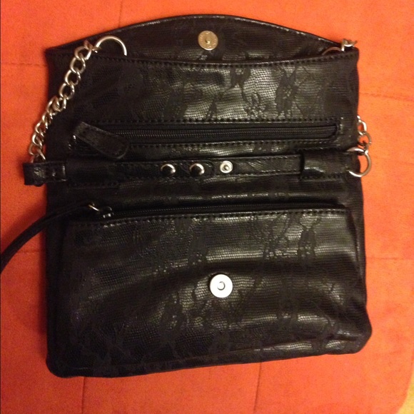 Nine West clutch with strap - Picture 4 of 4