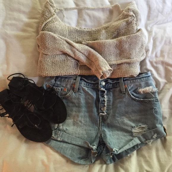 LEVI button front light wash cuffed denim shorts