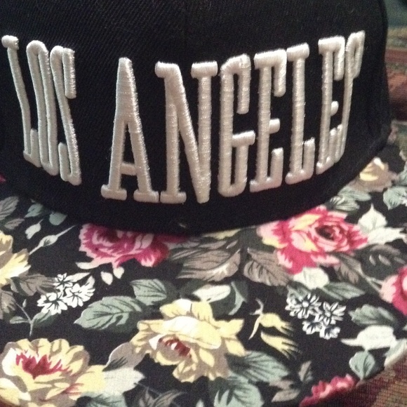 Snap back - Picture 2 of 2