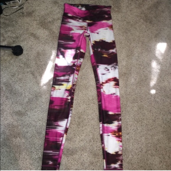 Lululemon Berry leggings Size 4. Rare!