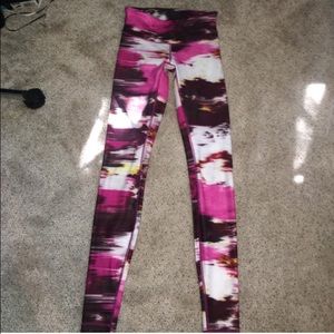 Lululemon Berry leggings Size 4. Rare!