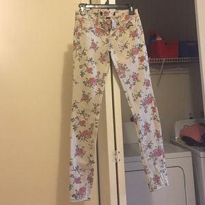 "Almost famous" floral jeans