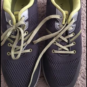 VIONIC Sneakers with Orthaheel