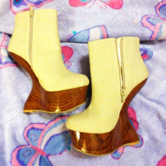*SOLD*   Heeless Booties