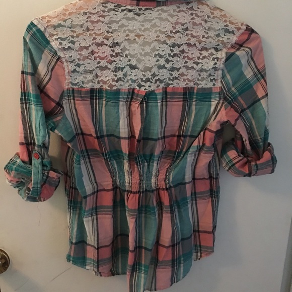 Spring lace button up! - Picture 4 of 4