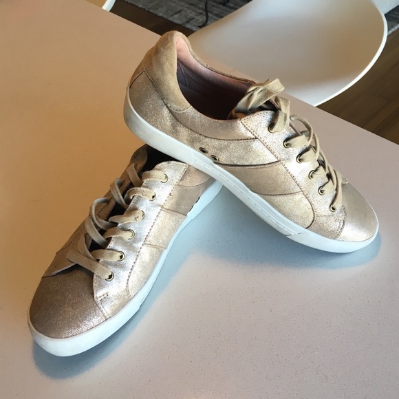 joie tennis shoes