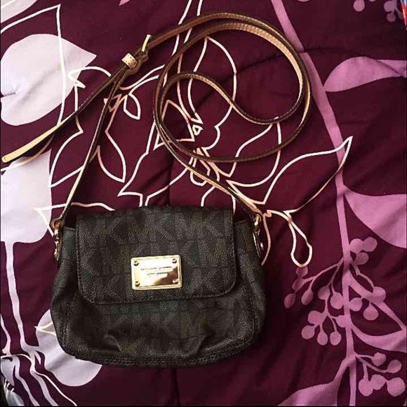 Michael kors crossbody bag