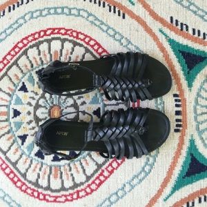 Black sandals size 7