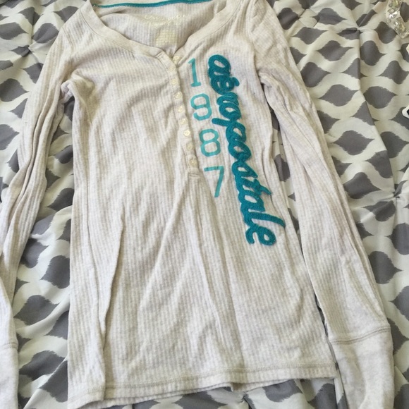 Aeropostale Long Sleeve V Neck