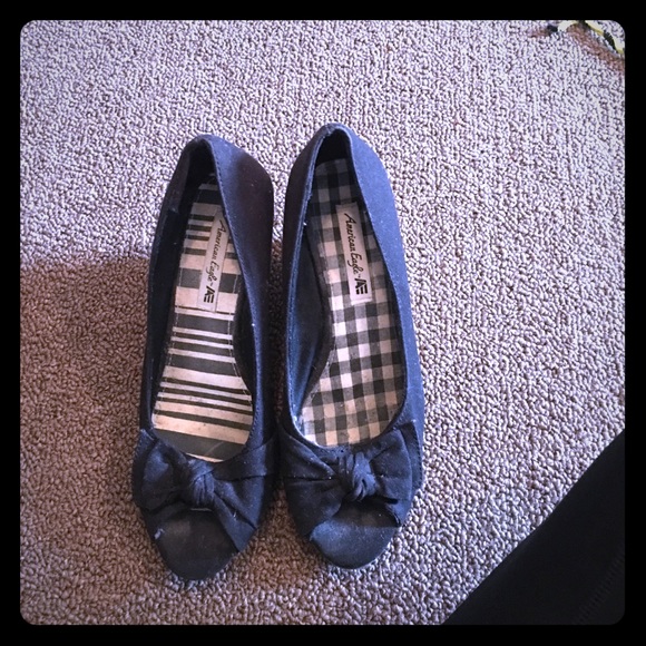 Black wedges