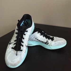 Nike Flywire tennis shoes