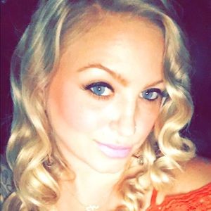 Meet your Posher, Corinne