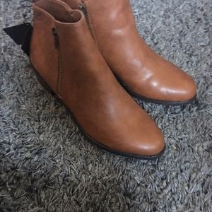 ❌ON HOLD ❌Forever 21 brown booties NWT