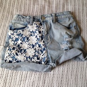 LACE PANNEL SHORTS