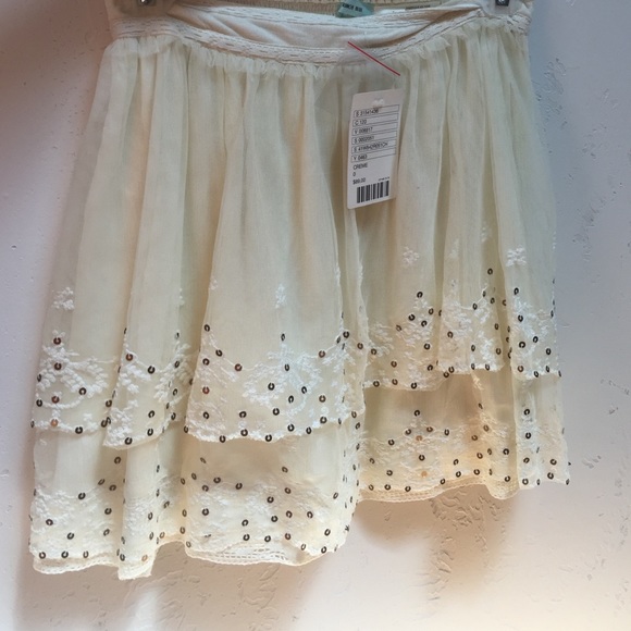 Cream skirt - Picture 1 of 3
