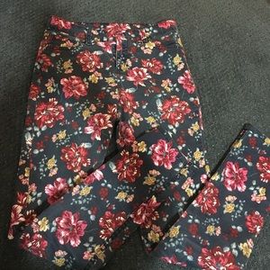 Floral print pants !