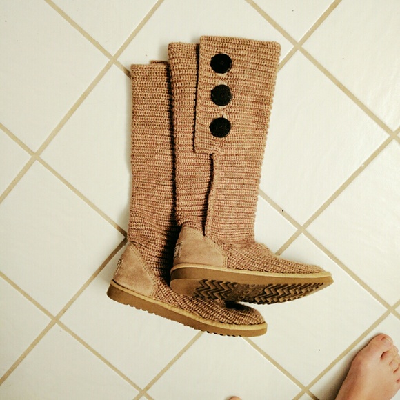 Button crochet UGGs