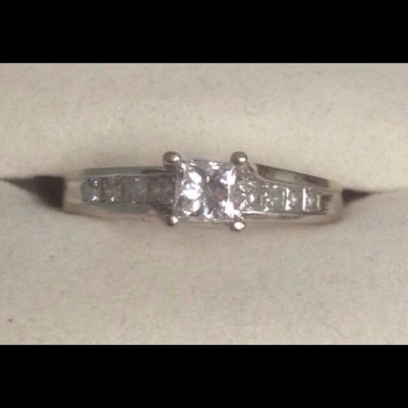 14 kt white gold engagement ring - Picture 1 of 1