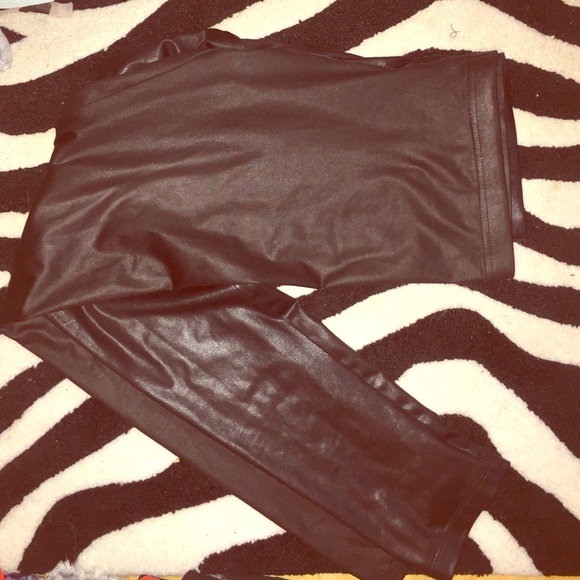 Faux leather leggings 😍