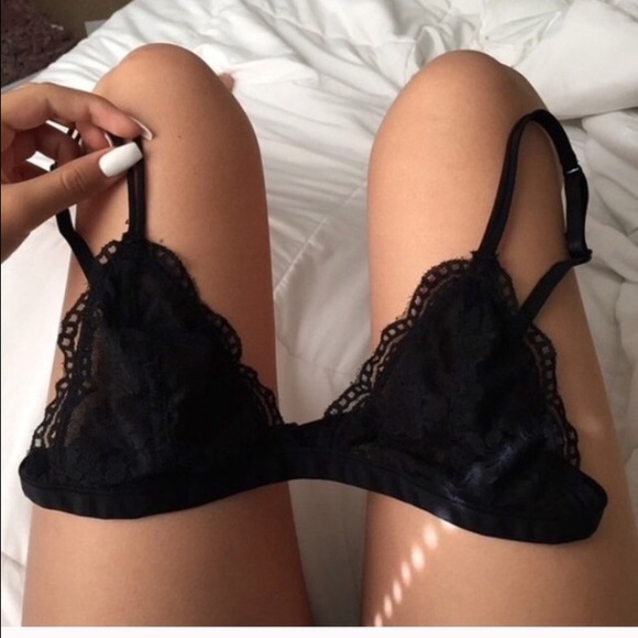 Black Lace Bralette. S-M