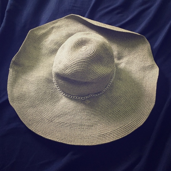 Jennifer Lopez floppy hat