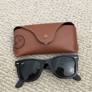 NEVER WORN Rayban womens black wayfarer sunglasses