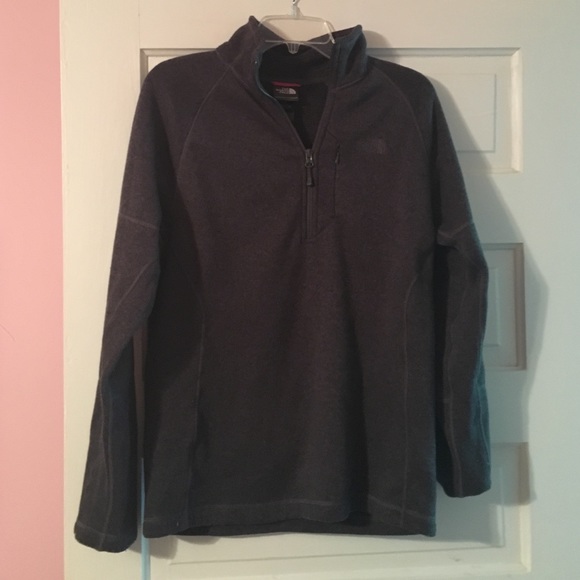 Small men's north face pullover