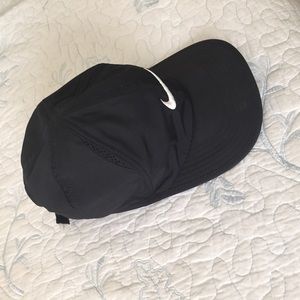 Nike Feather Light Dri Fit Hat