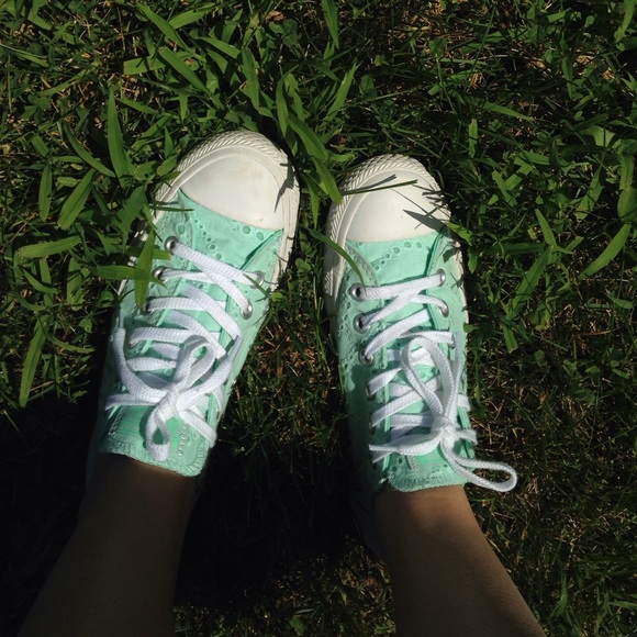 MINT GREEN EYELET CONVERSE